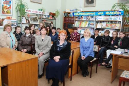 Урок-предупреждение «Выбери жизнь» прошел в юношеской библиотеке города Канаш в рамках республиканского декадника борьбы со СПИДом